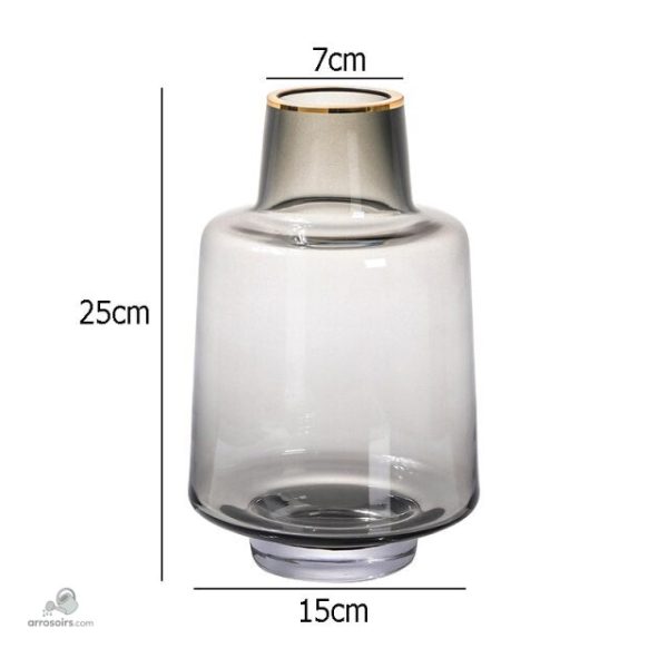 Vase en verre fumé, élément décoratif tendance