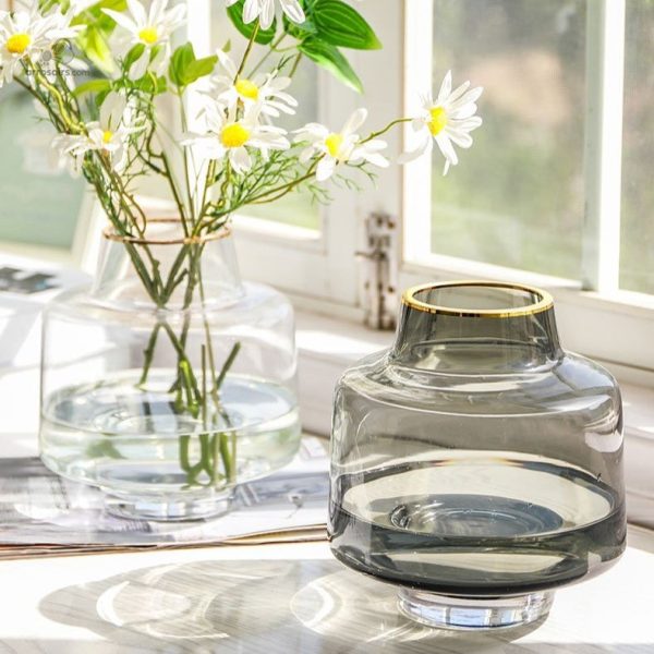 Vase en verre fumé pour fleurs fraîches