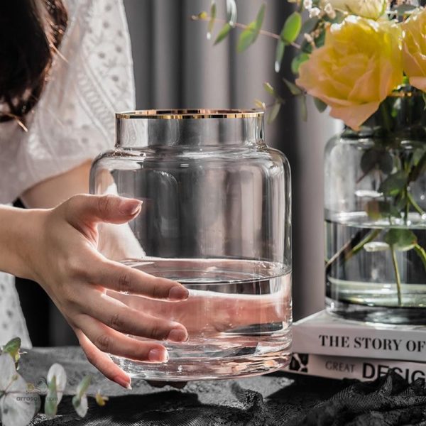 Vase noir en verre fumé élégant pour décoration intérieure