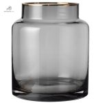 Vase design en verre noir, pièce maîtresse pour la maison