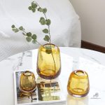 Vase en verre jaune design moderne
