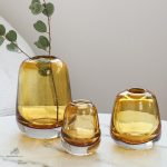 Vase en verre jaune pour décoration intérieure