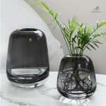 Vase contemporain en verre jaune