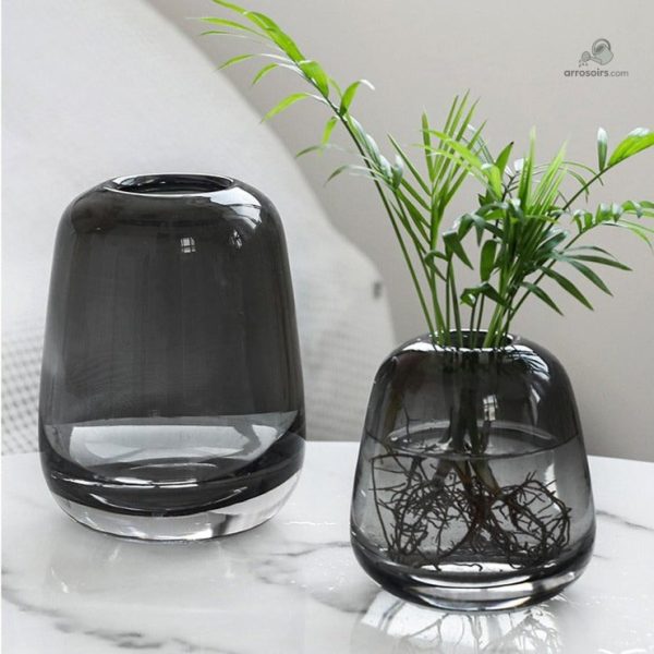 Vase contemporain en verre jaune