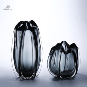 Vase élégant en verre transparent noir