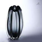 Vase en verre noir pour fleurs et plantes