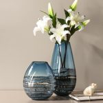Vase en verre soufflé, bleu, effet artistique