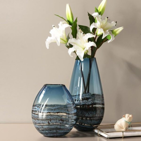 Vase en verre soufflé, bleu, effet artistique