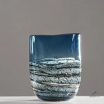 Vase en verre soufflé, nuance bleue, style moderne