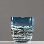 Vase décoratif en verre soufflé, teinte bleue