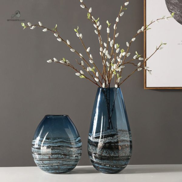 Vase en verre, finition soufflée, couleur bleu vif