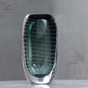 Vase vert émeraude pour fleurs fraîches